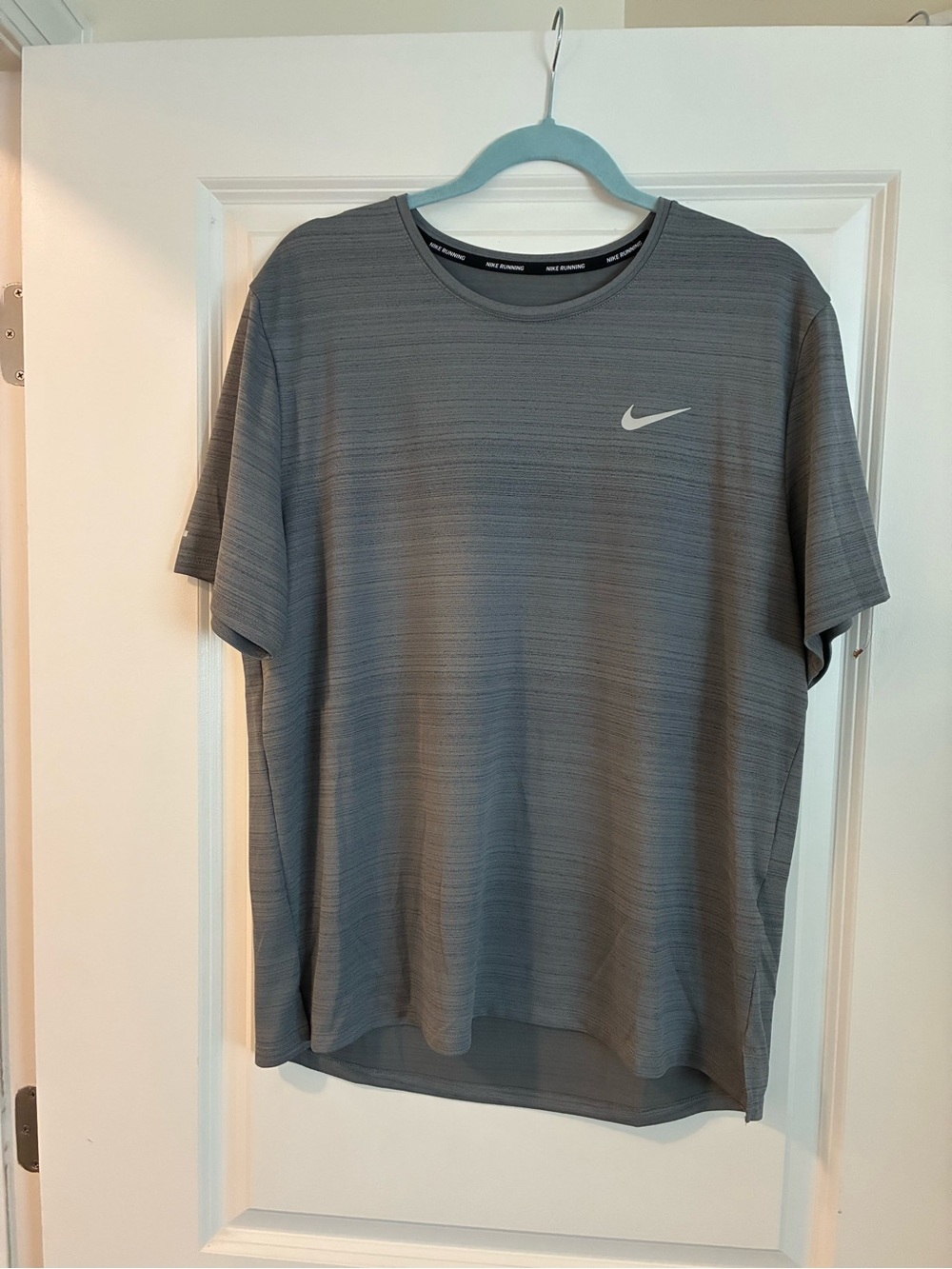 Nike Men’s Heather Gray Short-Sleeve Crew Performance Tee